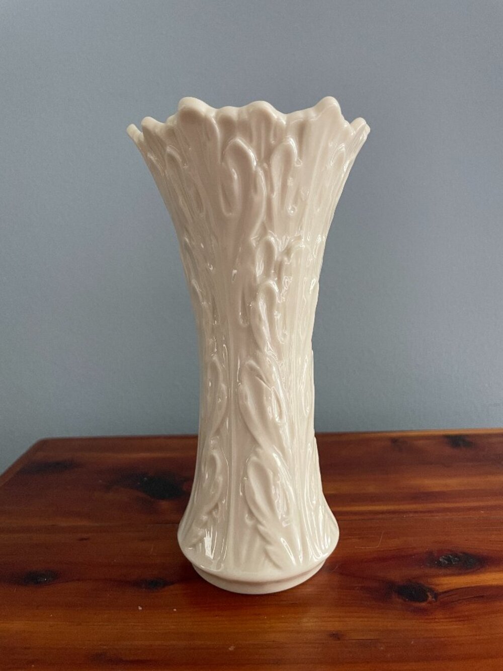 Lenox Woodland Vase 6.5" Sculpted Acanthus Leaf Pattern Bone China Ivory USA